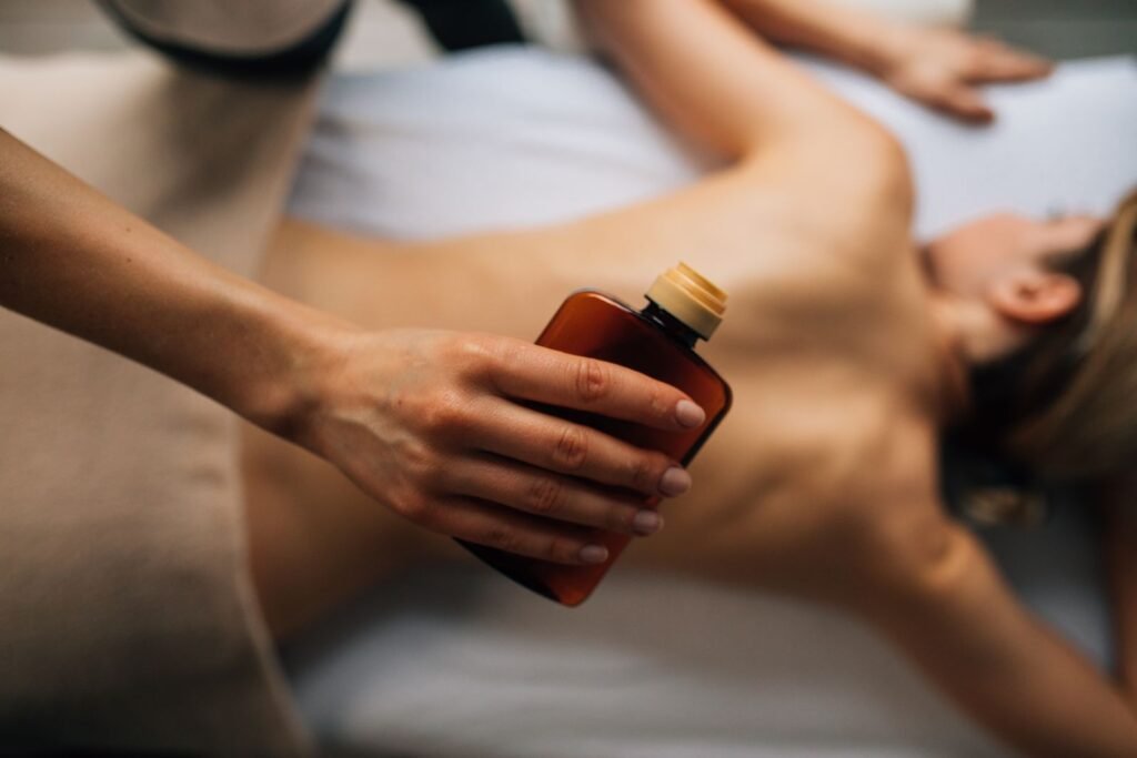 Massage du corps à l'huile végétale